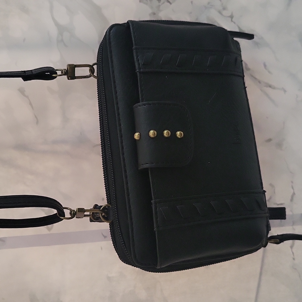 Born Wallet Crossbody
